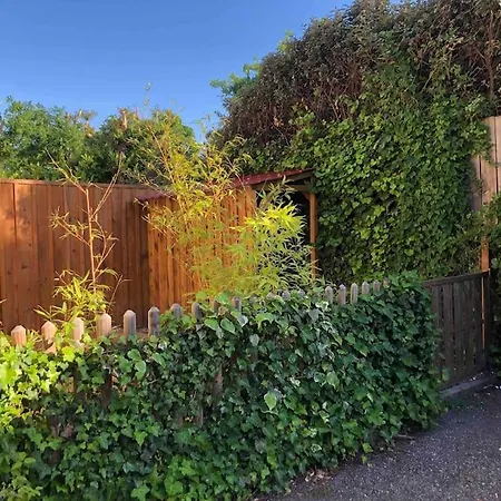 Hébergement de vacances Au Calme, Maison T3 Neuf Avec Jardin à Cassy Lanton