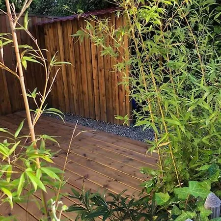 Hébergement de vacances Au Calme, Maison T3 Neuf Avec Jardin à Cassy