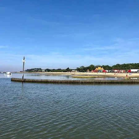 Au Calme, Maison T3 Neuf Avec Jardin à Cassy Hébergement de vacances